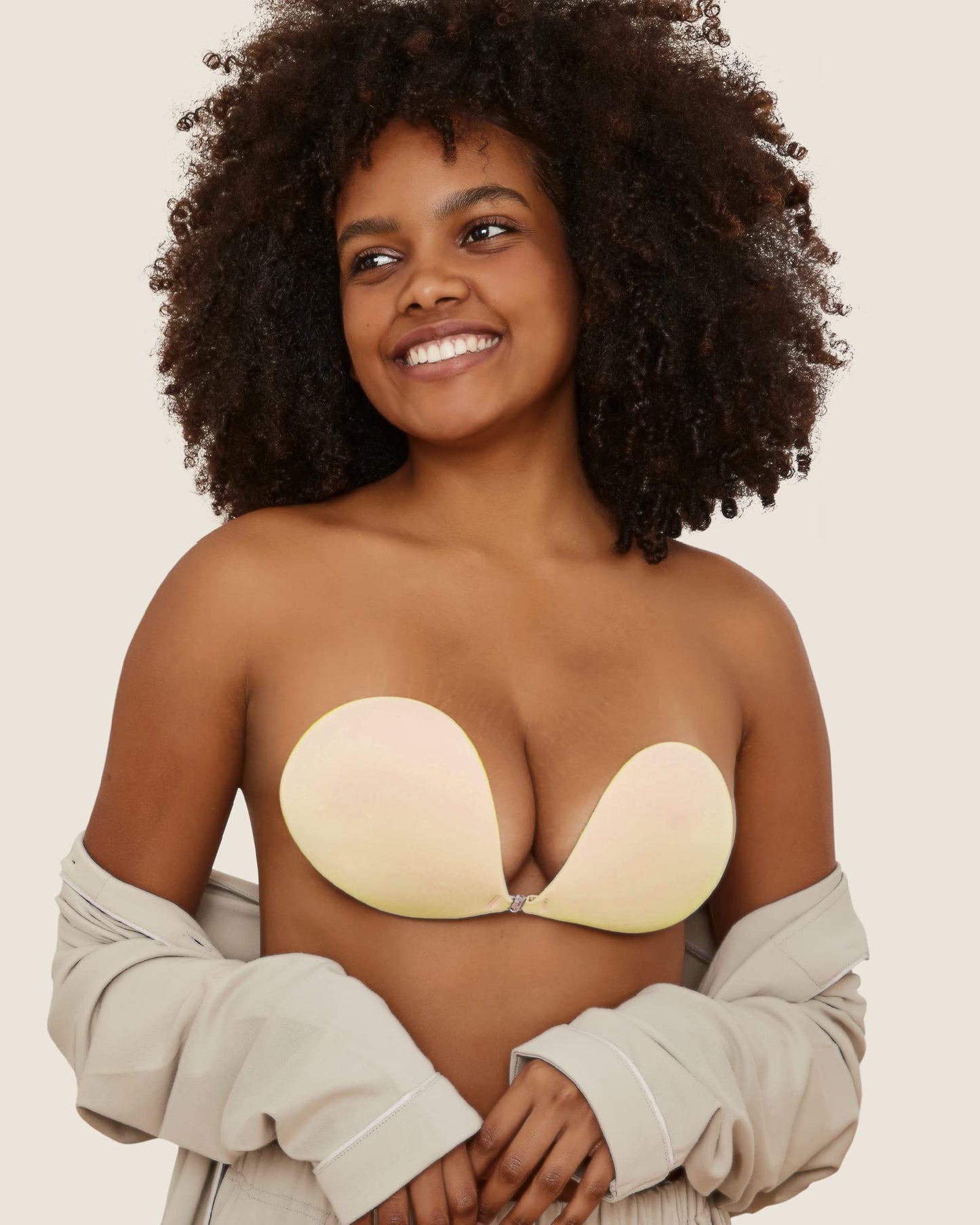 Niidor Macaron Adhesive Bra Invisible Sticky Strapless Push Up Reusable Silicone Bra for Backless Dress with Nipple Covers